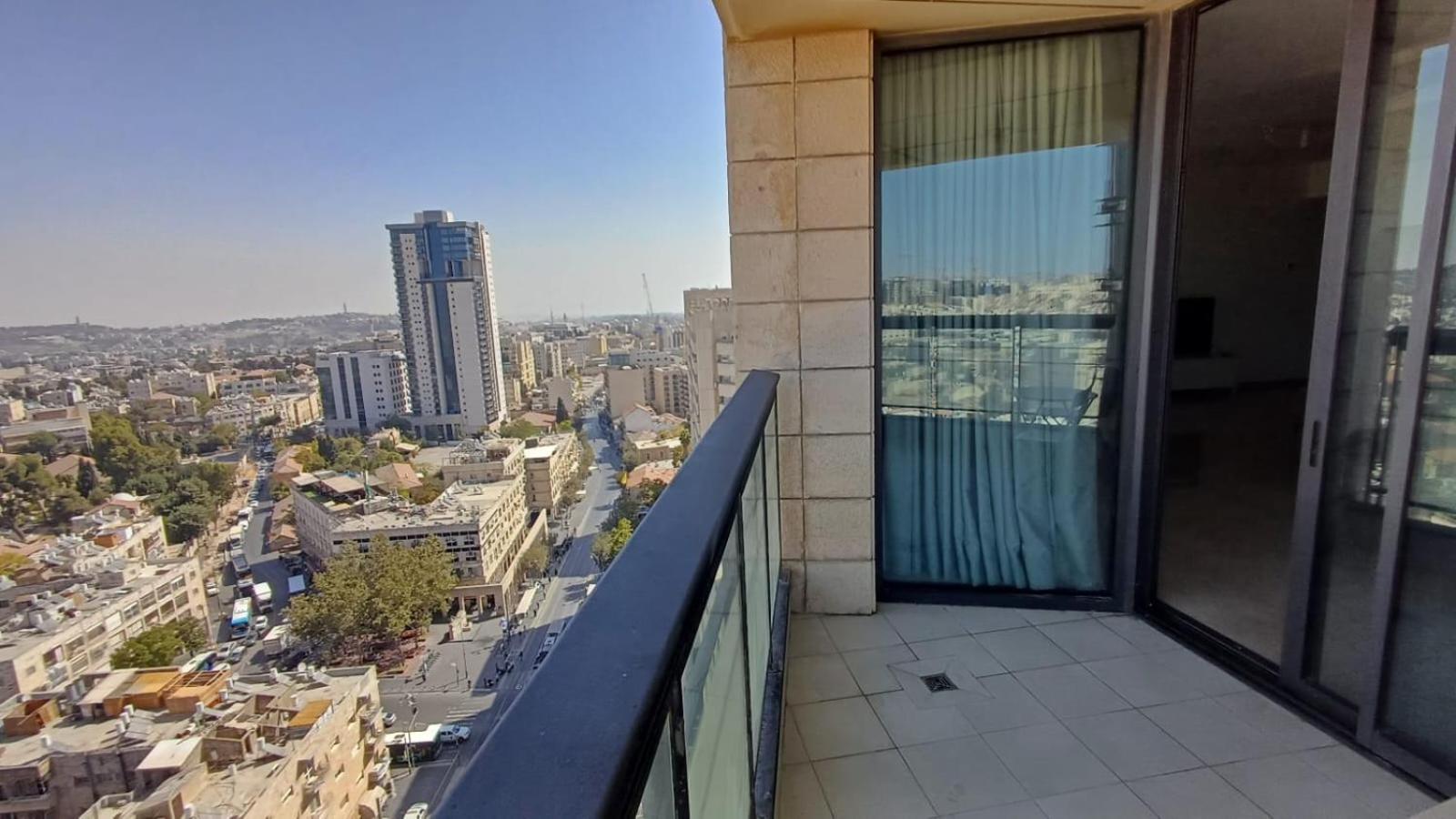 Jtower Royal Suites - Alefimmoed Jerusalem Exterior photo